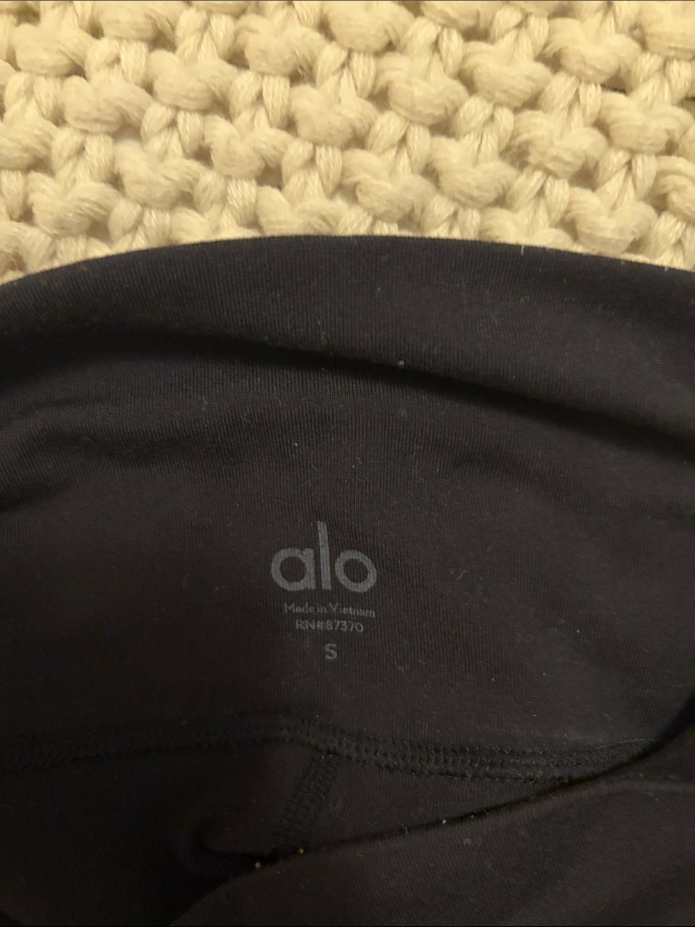 ALO Yoga Black Leggings 28” Size S - Picture 2 of 2